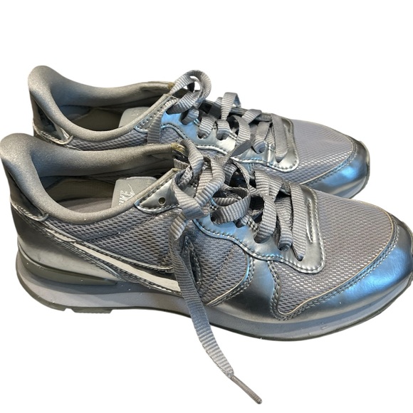 Rare Silver Nike internationalist Sneakers - Picture 12 of 12